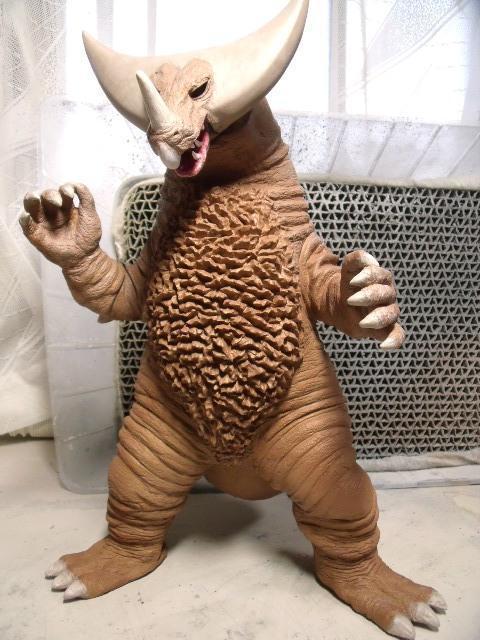 古代怪獣ゴモラ完成品製作記 その4: 怪獣ガレージキット造形記録