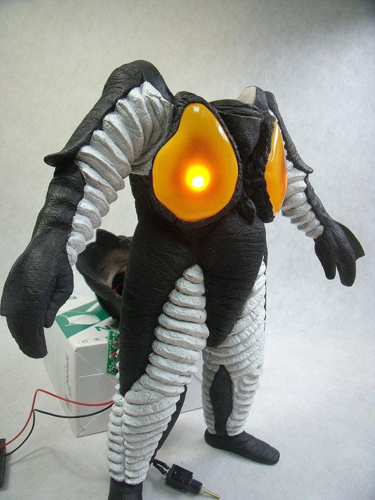 ゼットン ガレージキット 完成品 ライトアップ機能あり 怪獣